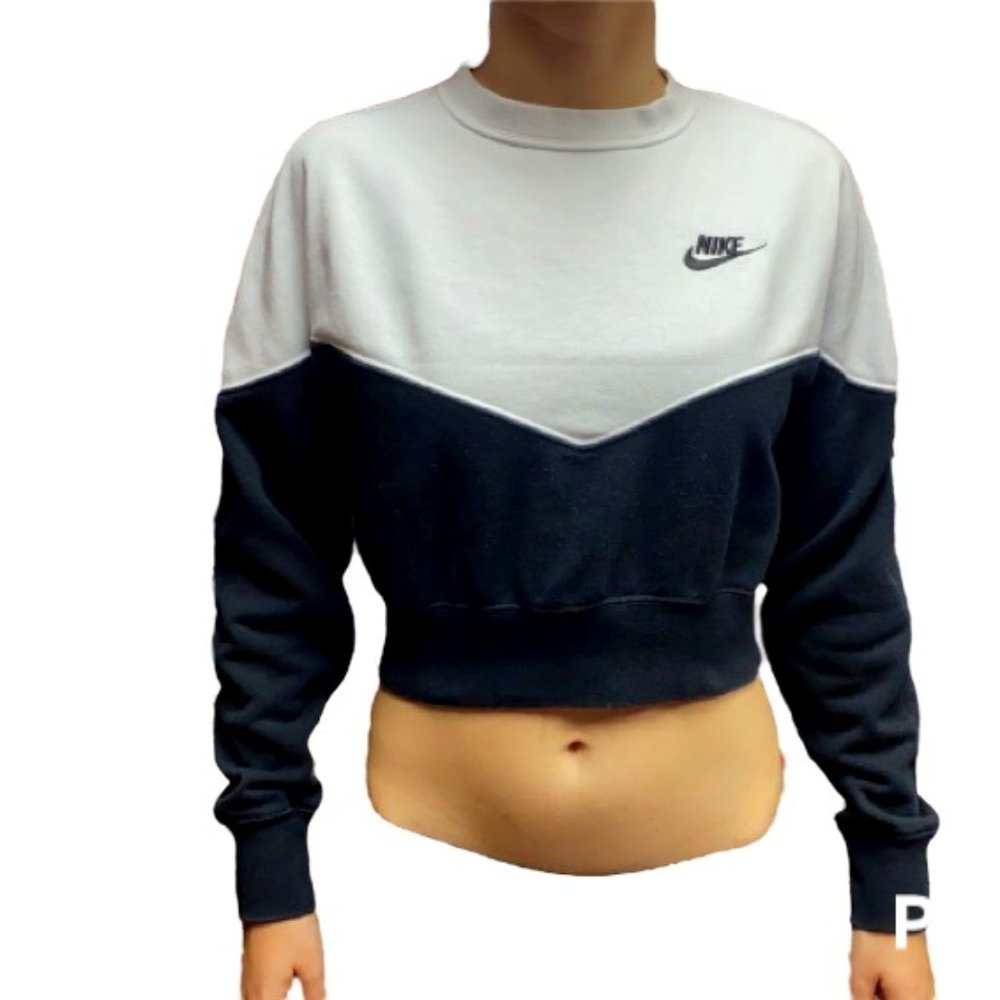 Cropped Long sleeve Nike Shirt